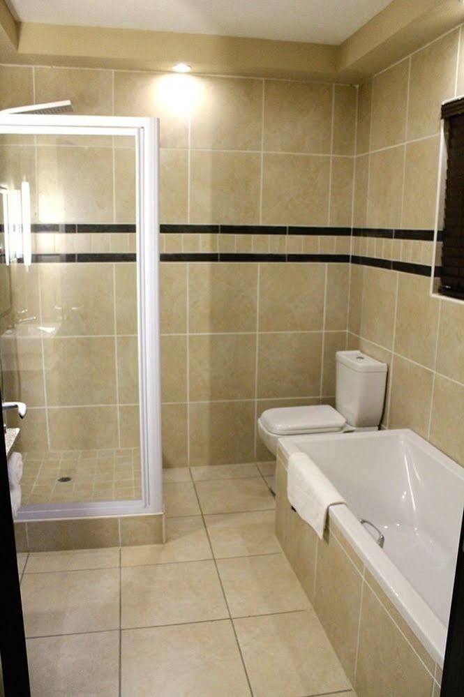 Desroches Hotel Margate Bagian luar foto